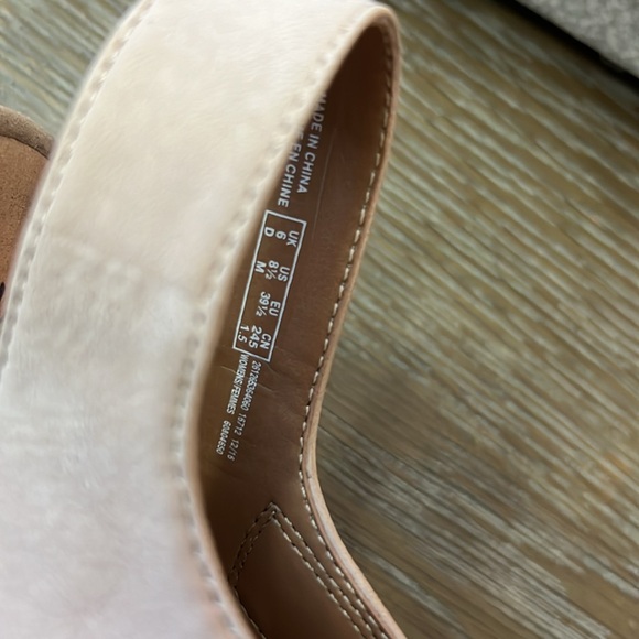 Clarks Reedly Juno Hook Suede Loop Cushion Wedge Sandal in Sand size 8.5 - Picture 8 of 8